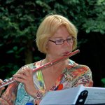 nancy-on-flute-outside