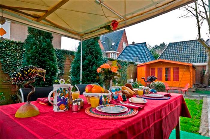 137_gardenchalet-and-breakfsttable