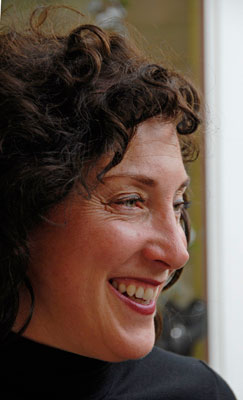 mindy close up en profile