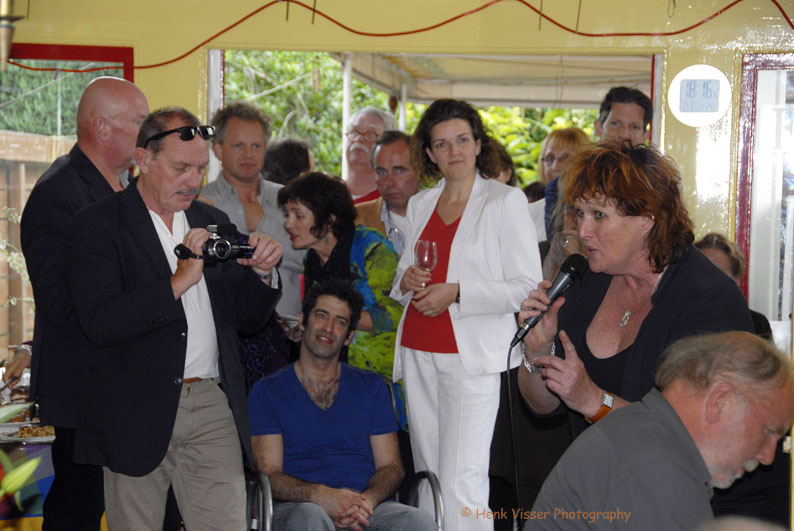 gad and naomi in crowd